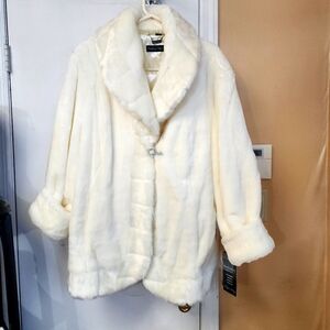 PAMELA McCOY  FAUX FUR COAT ♥️ size 2X.NWT